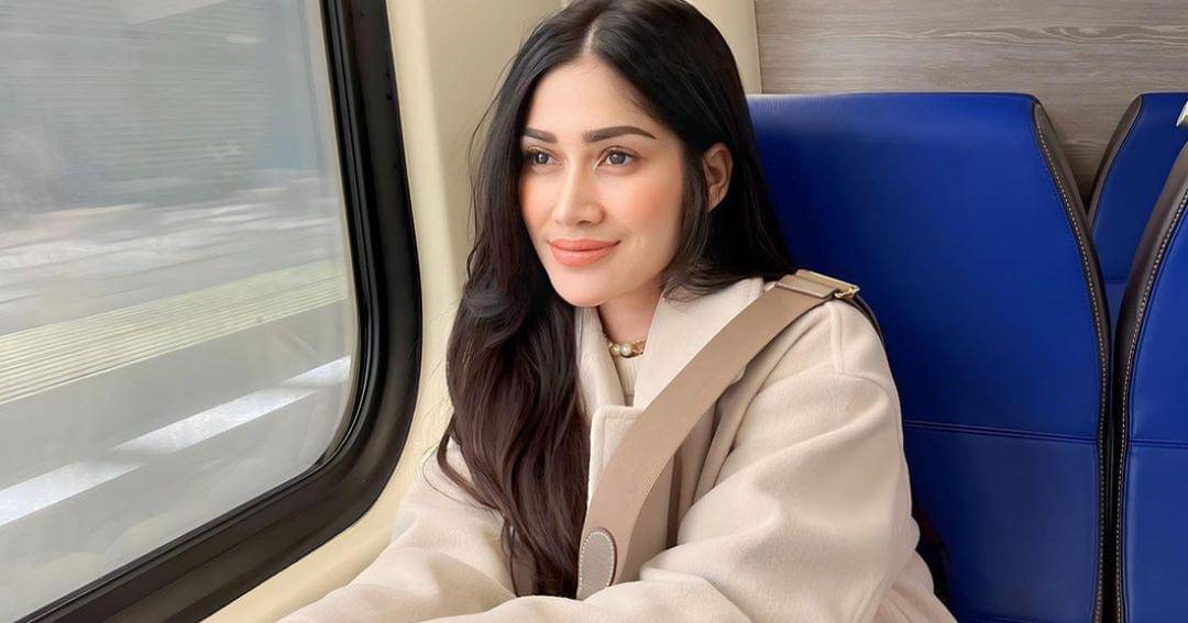 Instagram.com/ichaannisafaradila